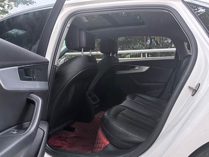 Фото 5 - Audi A4L