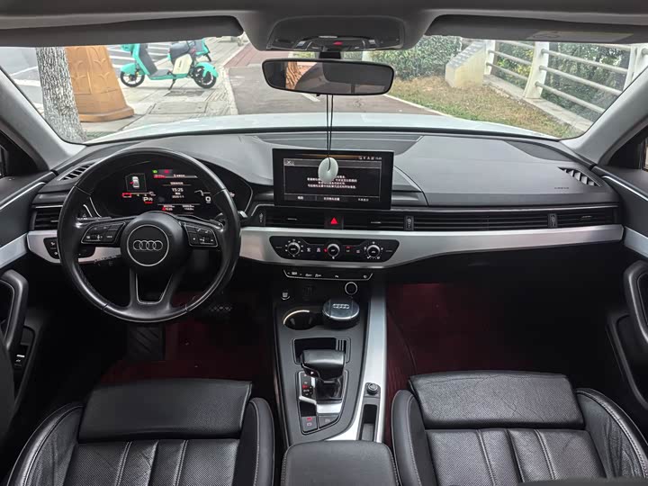 Фото 6 - Audi A4L