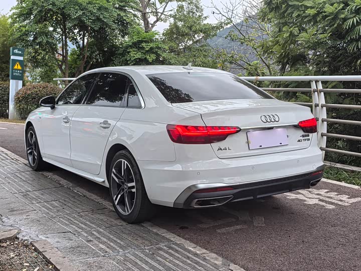 Фото 9 - Audi A4L