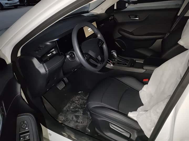 Фото 7 - Roewe i5