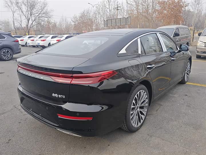 Фото 7 - Bestune B70