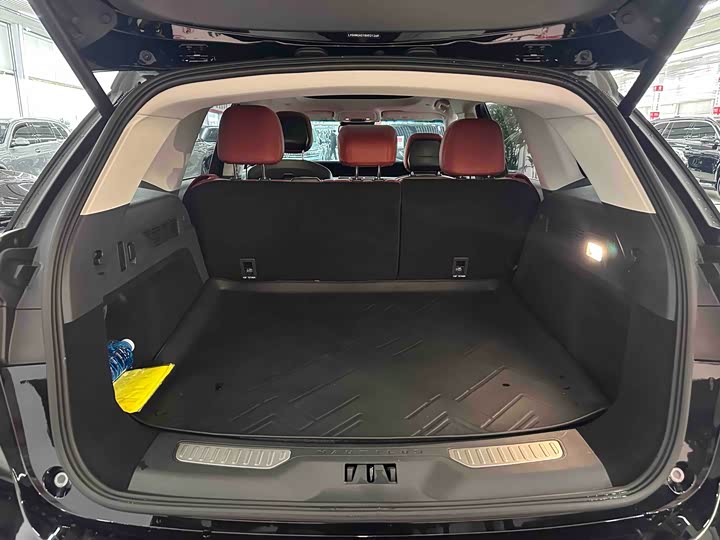 Фото 6 - Lincoln Nautilus