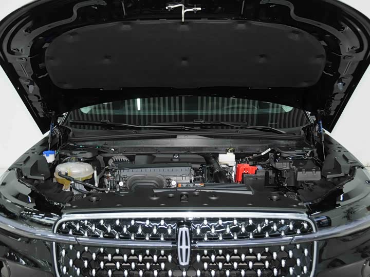 Фото 7 - Lincoln Nautilus