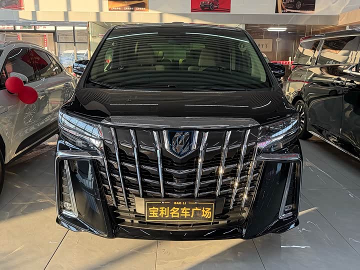 Фото 1 - Toyota Alphard