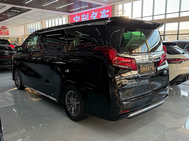 Фото 4 - Toyota Alphard