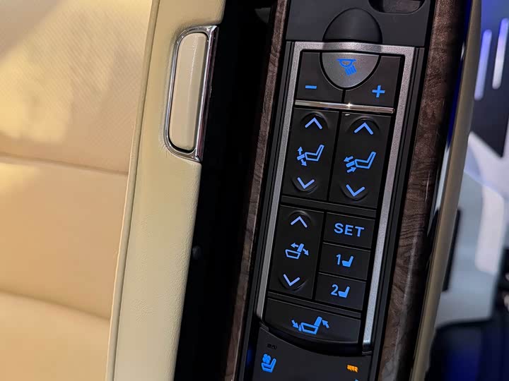 Фото 8 - Toyota Alphard