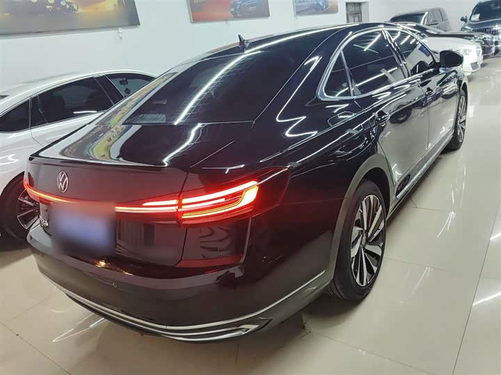 Фото 7 - Volkswagen Passat