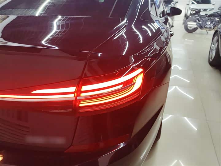 Фото 8 - Volkswagen Passat