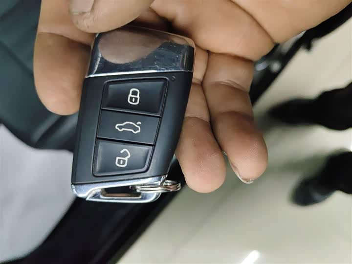 Фото 9 - Volkswagen Passat