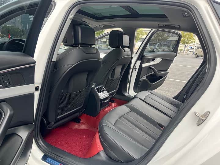 Фото 8 - Audi A4L