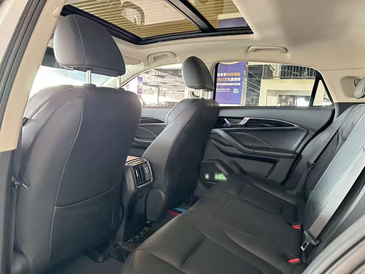 Фото 8 - Bestune B70