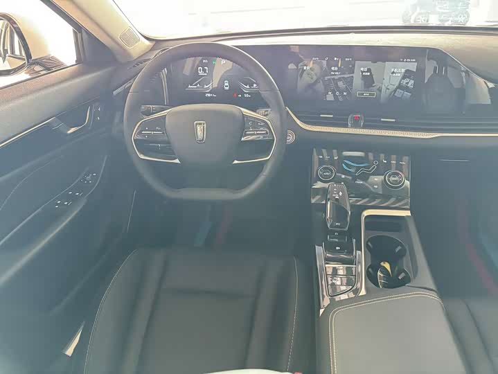 Фото 9 - Bestune B70