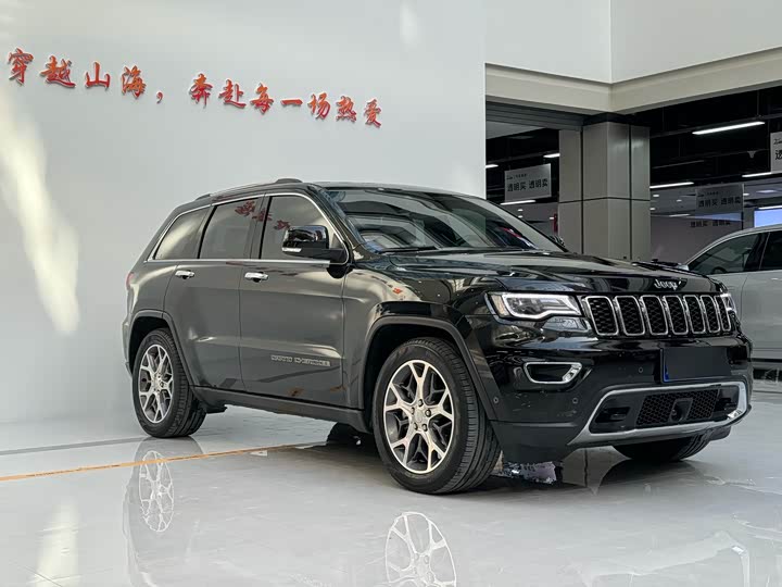 Фото 3 - Jeep Grand Cherokee