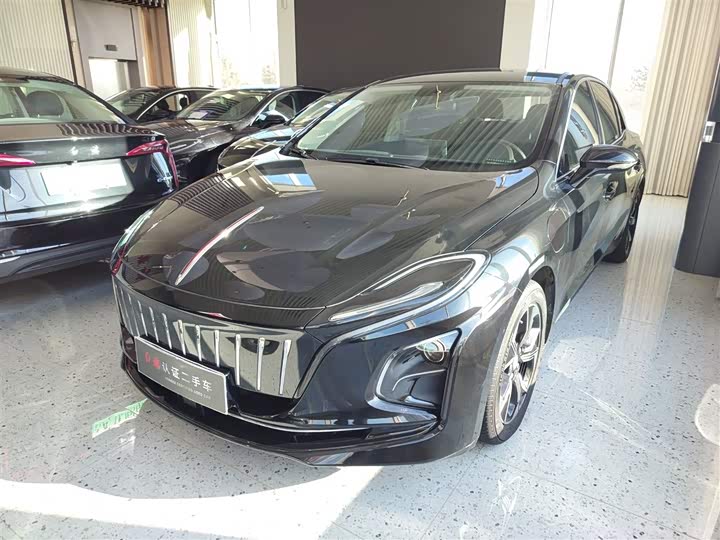 Фото 1 - Hongqi E-QM5