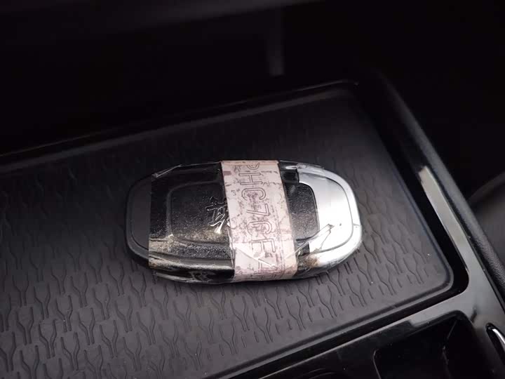 Фото 9 - Hongqi E-QM5