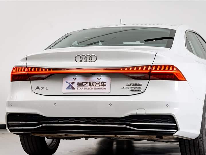 Фото 8 - Audi A7L