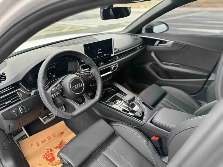 Фото 4 - Audi A4L