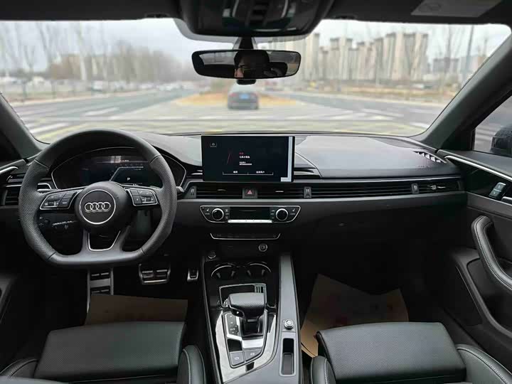 Фото 6 - Audi A4L