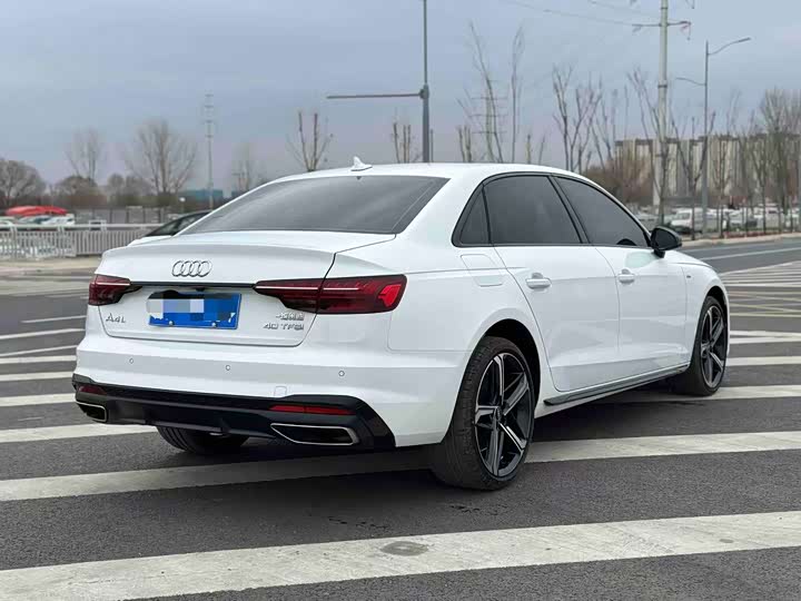 Фото 9 - Audi A4L