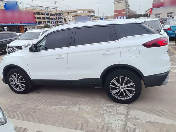 Фото 5 - Geely Atlas