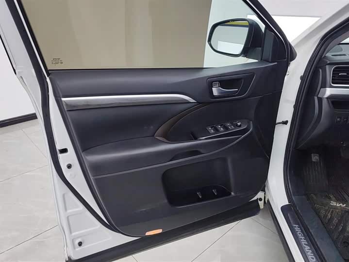 Фото 7 - Toyota Highlander