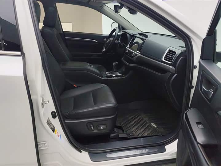 Фото 8 - Toyota Highlander