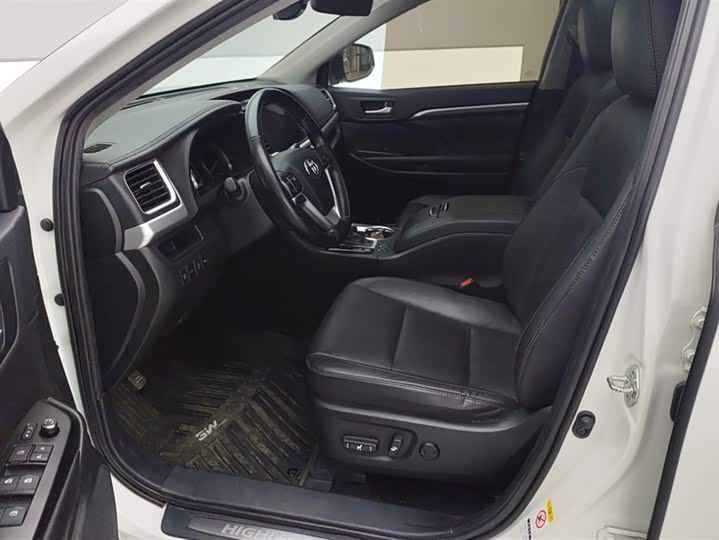 Фото 9 - Toyota Highlander