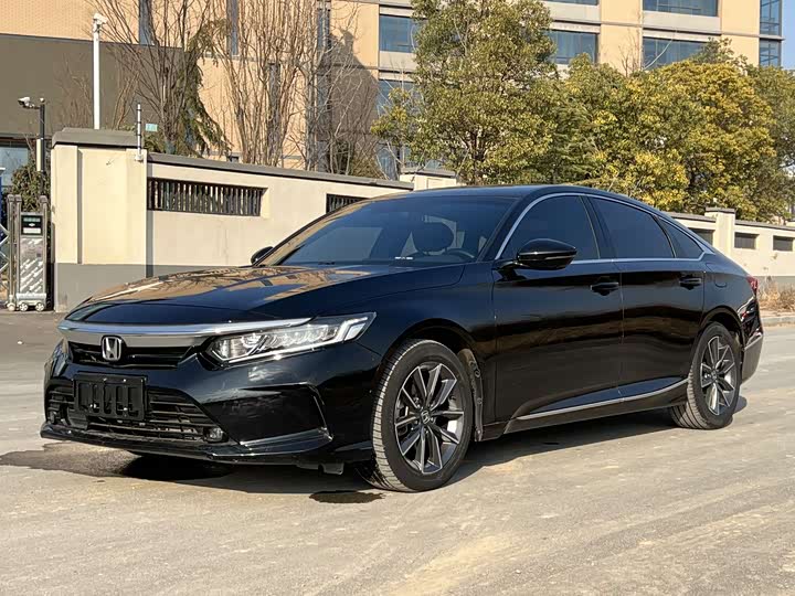 Фото 1 - Honda Inspire