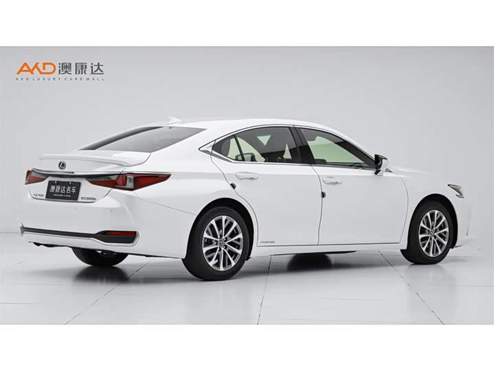 Фото 3 - Lexus ES