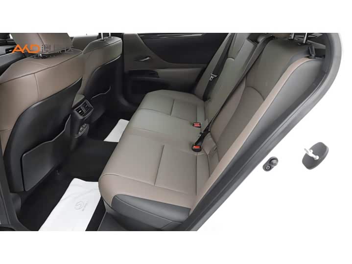 Фото 7 - Lexus ES