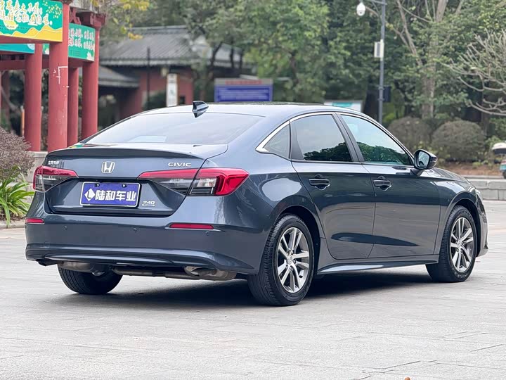 Фото 8 - Honda Civic