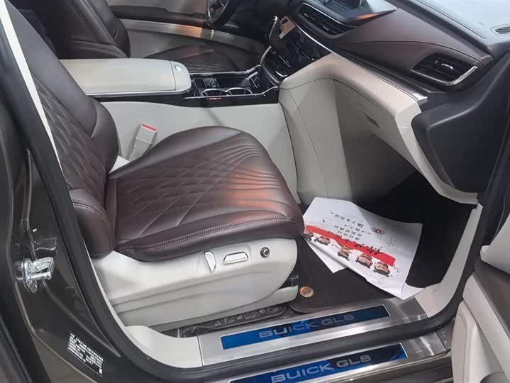 Фото 8 - Buick GL8 ES