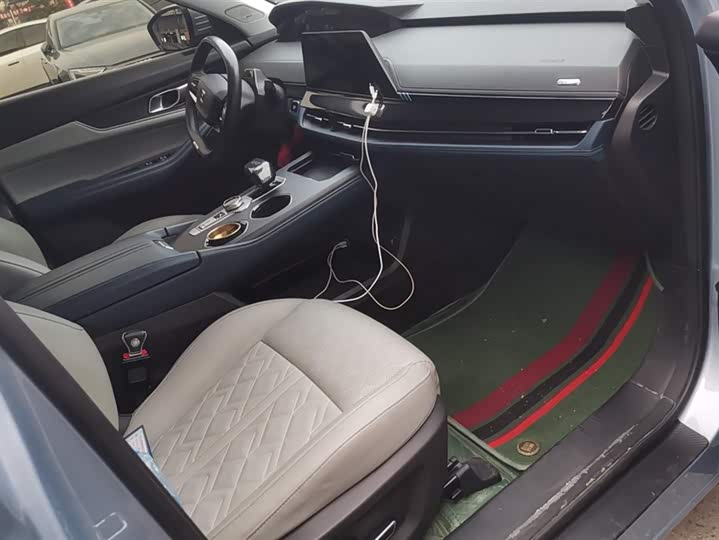 Фото 8 - Changan UNI-K Hybrid