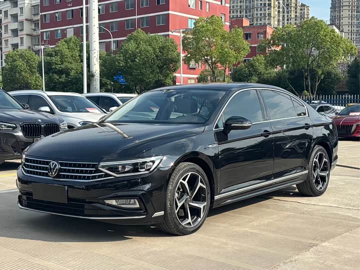 Фото 1 - Volkswagen Magotan