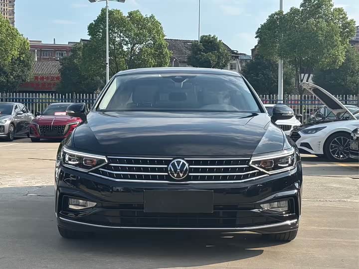 Фото 2 - Volkswagen Magotan