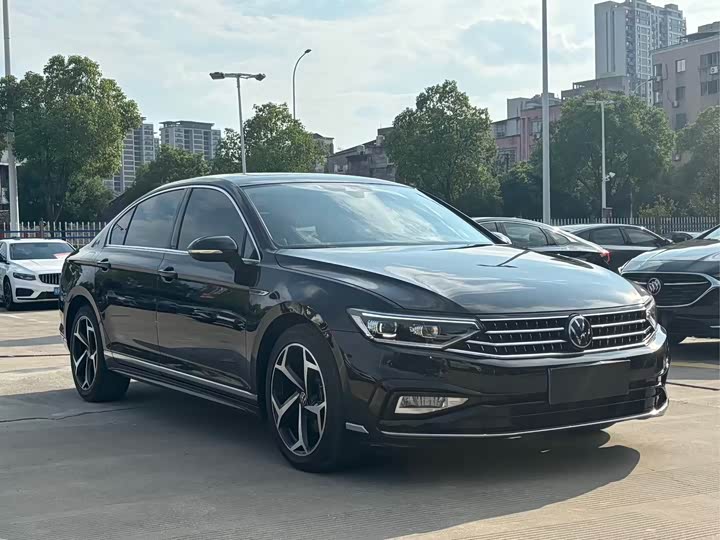 Фото 3 - Volkswagen Magotan