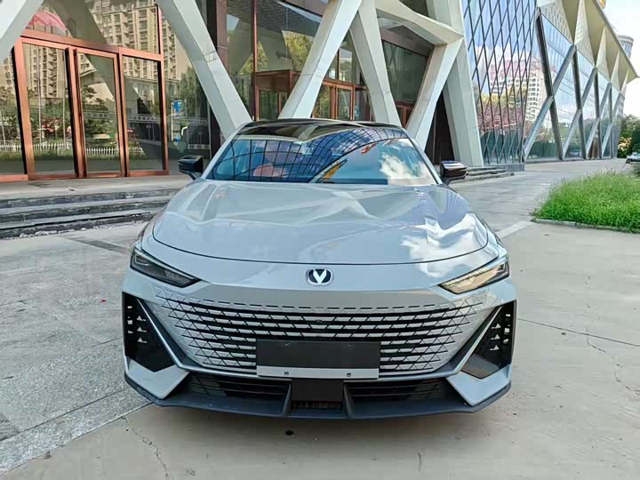 Фото 2 - Changan UNI-V