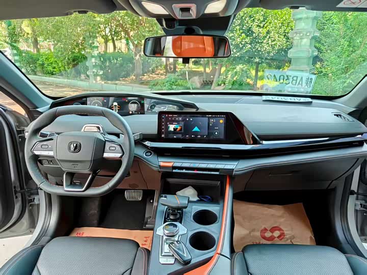 Фото 4 - Changan UNI-V