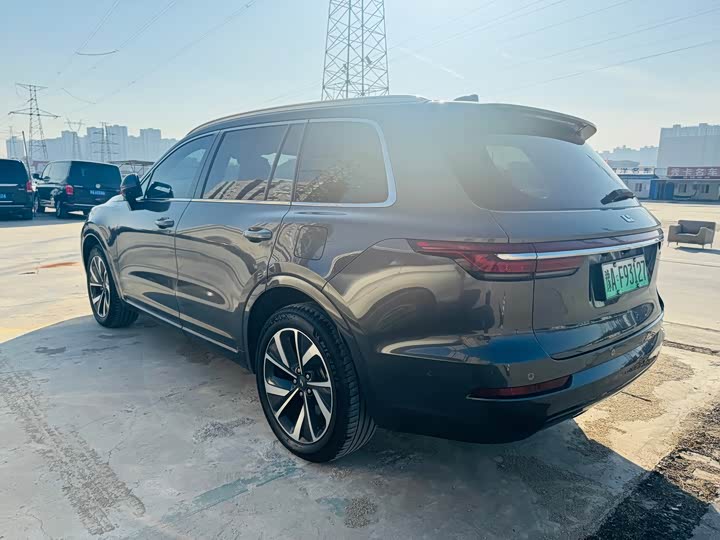 Фото 7 - LiXiang One