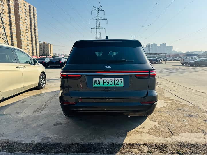 Фото 8 - LiXiang One