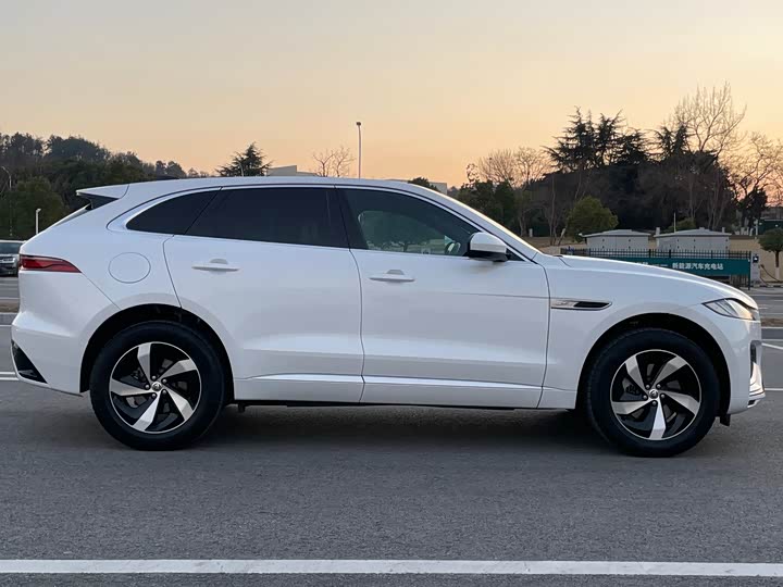 Фото 4 - Jaguar F-Pace