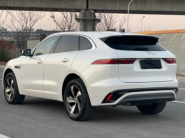 Фото 6 - Jaguar F-Pace
