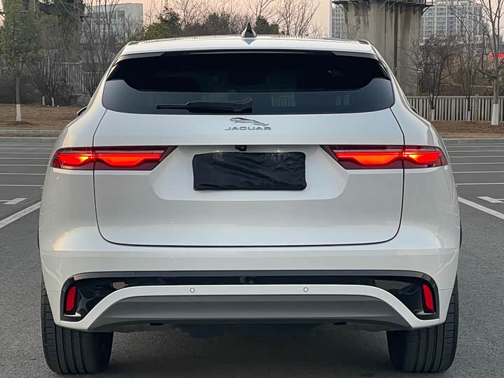 Фото 8 - Jaguar F-Pace