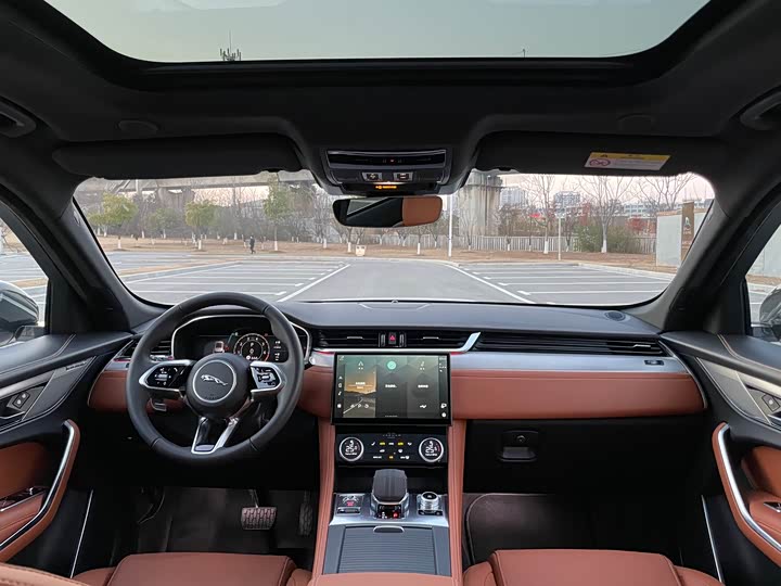 Фото 9 - Jaguar F-Pace