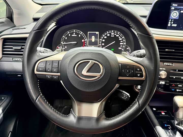 Фото 7 - Lexus RX