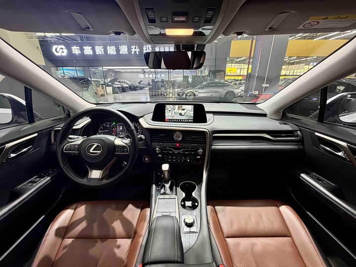 Фото 9 - Lexus RX