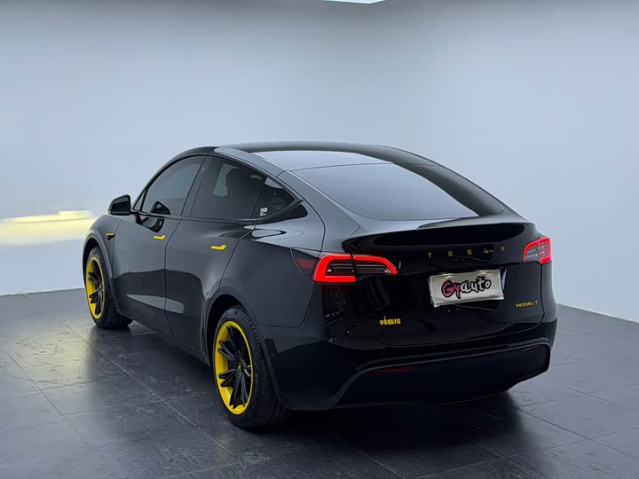 Фото 9 - Tesla Model Y