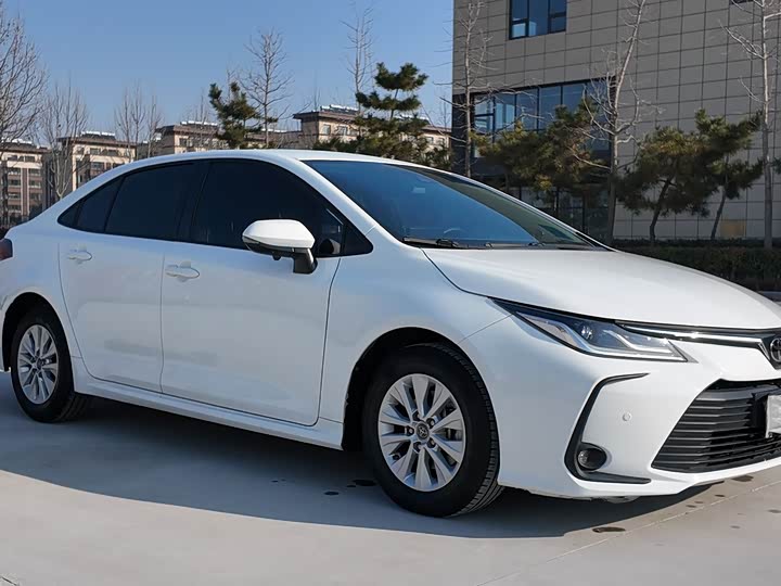 Фото 3 - Toyota Corolla