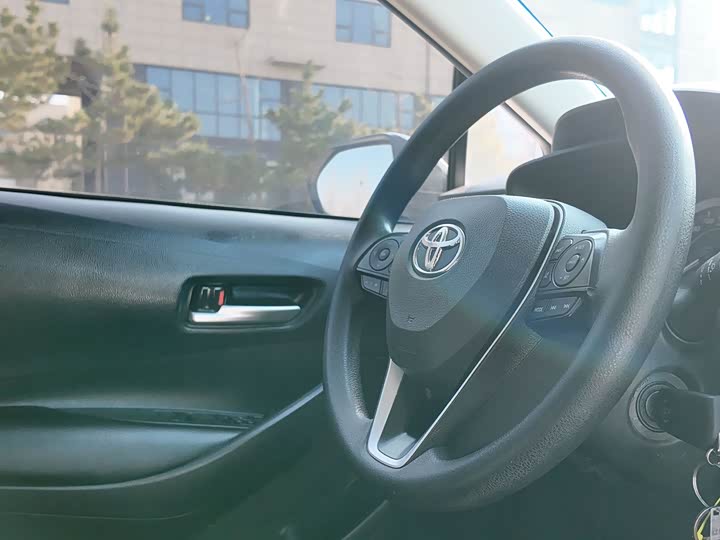 Фото 9 - Toyota Corolla