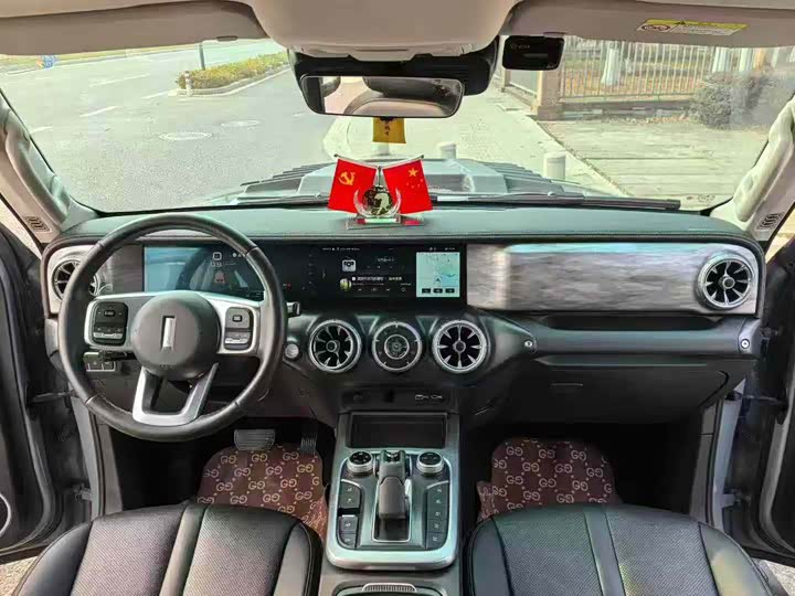 Фото 5 - Tank 300